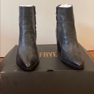 Frye Women’s Flynn Short Inside Zip Boot, 7.5 US